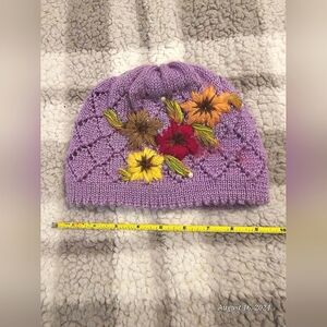Pretty floral knit cap, girls in lavender